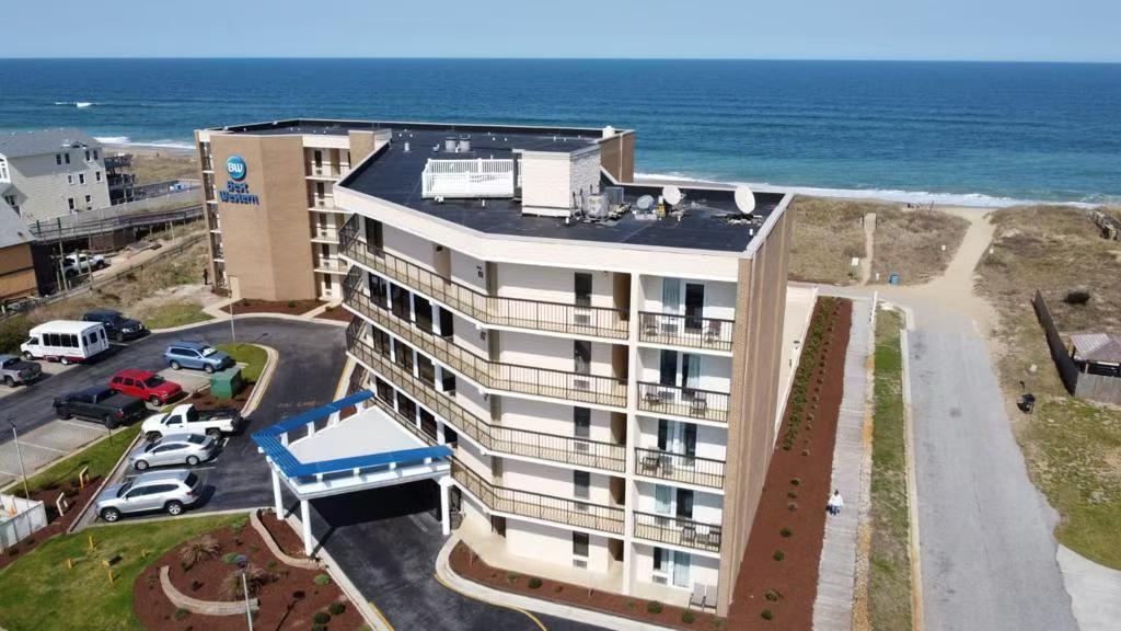 Latest company Cases about Hurricane-Resistant Door and Window System for Best Western Hotel, North Carolina, USA