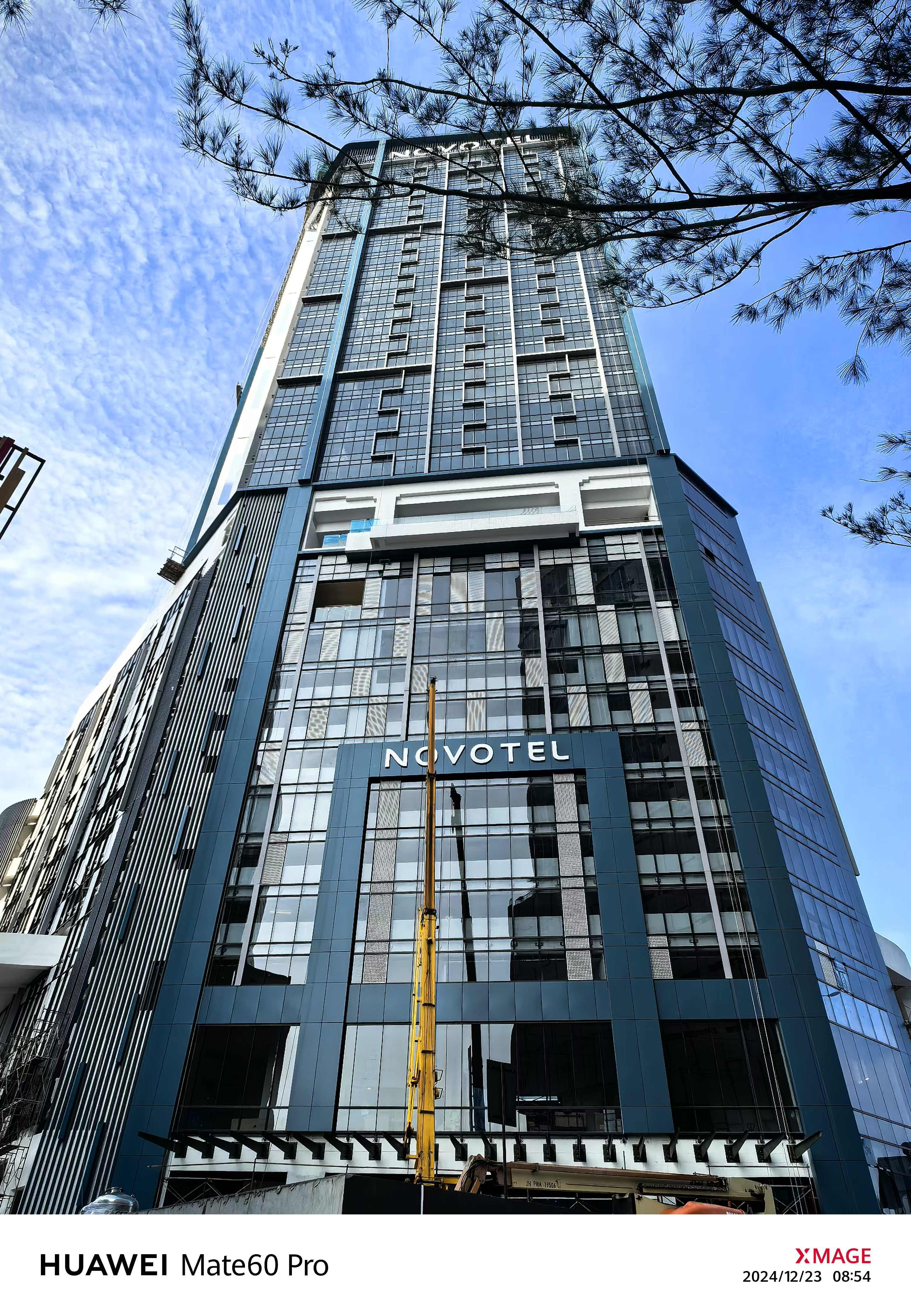 Latest company Cases about Stick Curtain Wall System for the Novotel Hotel in Johor Bahru, Malaysia
